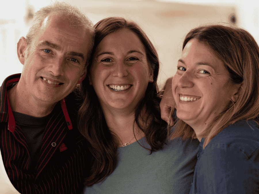 L'équipe de la boucherie Sarthou accueille ses clients à Lons, place du pesqué